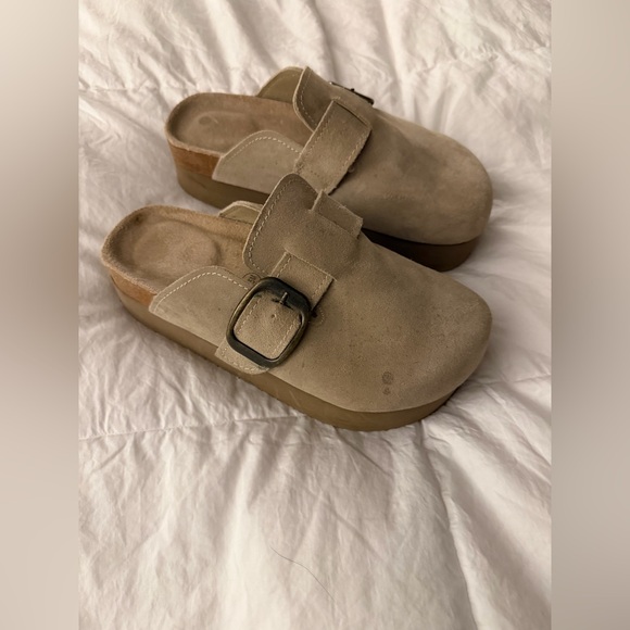Stylish Tan Platform Clogs with Buckle - Picture 1 of 5